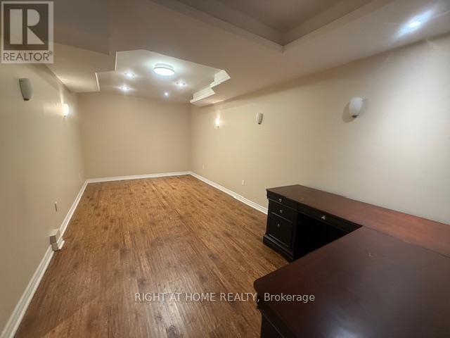 5923 Blue Spruce Avenue, Burlington, Ontario  L7L 6T3 - Photo 20 - W12803288