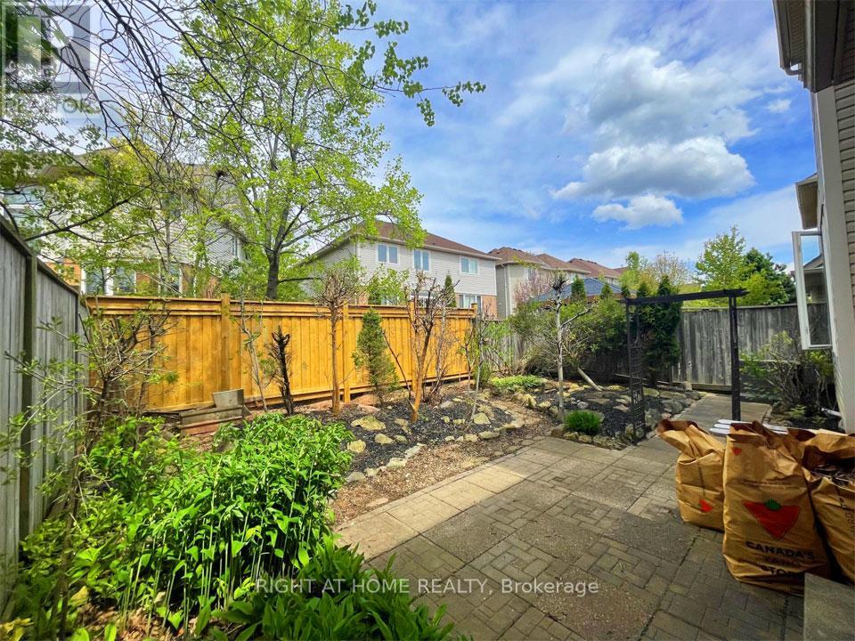 5923 Blue Spruce Avenue, Burlington, Ontario  L7L 6T3 - Photo 23 - W12803288