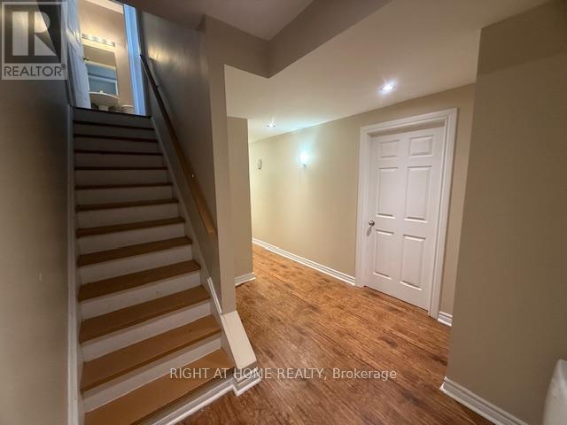 5923 Blue Spruce Avenue, Burlington, Ontario  L7L 6T3 - Photo 17 - W12803288