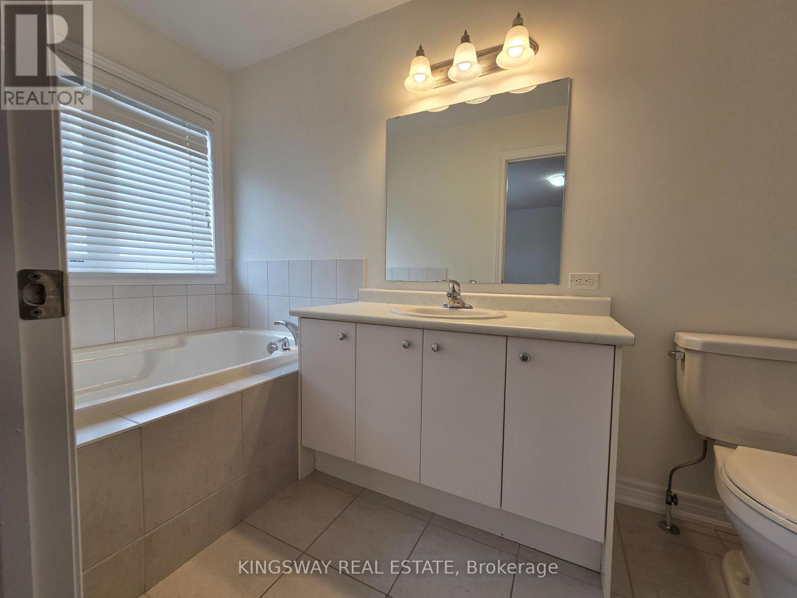 Upper - 839 Miltonbrook Crescent, Milton, Ontario  L9T 8N2 - Photo 22 - W12795020