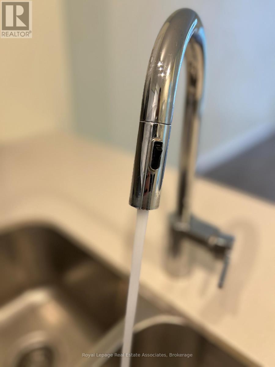 1302 - 65 Watergarden Drive, Mississauga, Ontario  L5R 0G9 - Photo 12 - W12803604