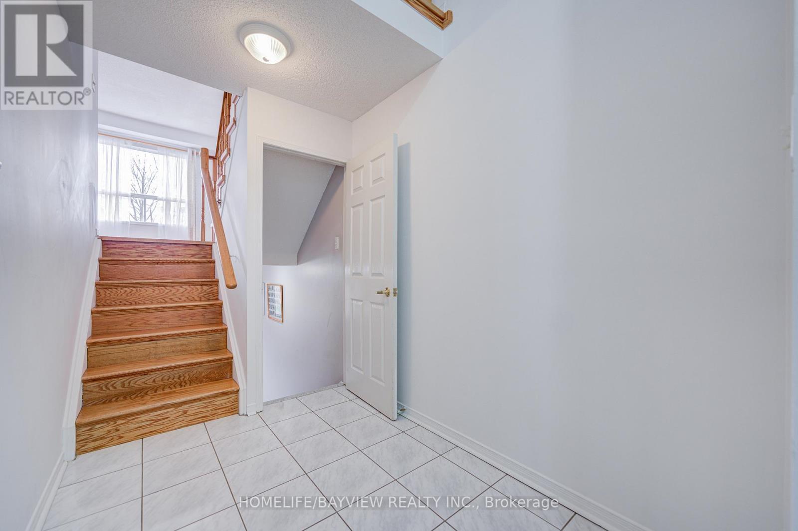 15 Bowler Street, Aurora, Ontario  L4G 7J2 - Photo 5 - N12577198