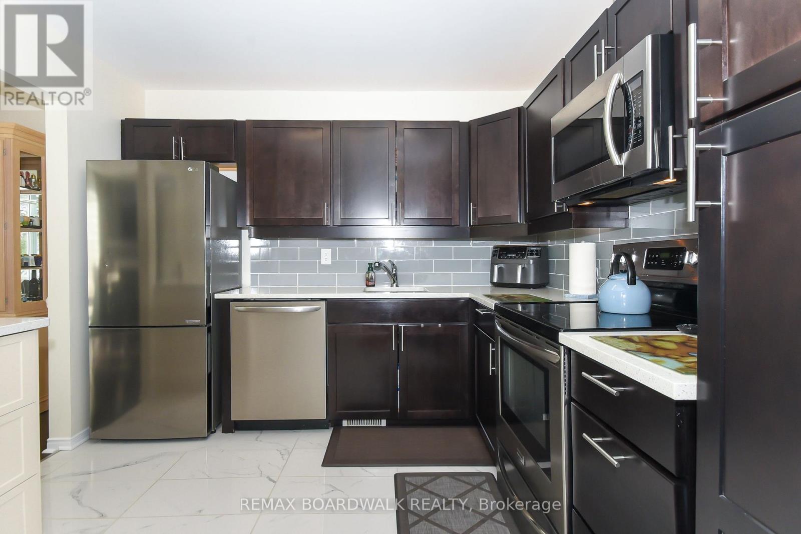 67 - 406 Valade Crescent, Ottawa, Ontario  K4A 2W2 - Photo 6 - X12803736