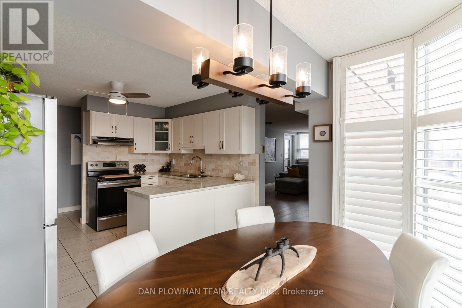 501 - 80 Athol Street E, Oshawa, Ontario  L1H 8B7 - Photo 1 - E12803566