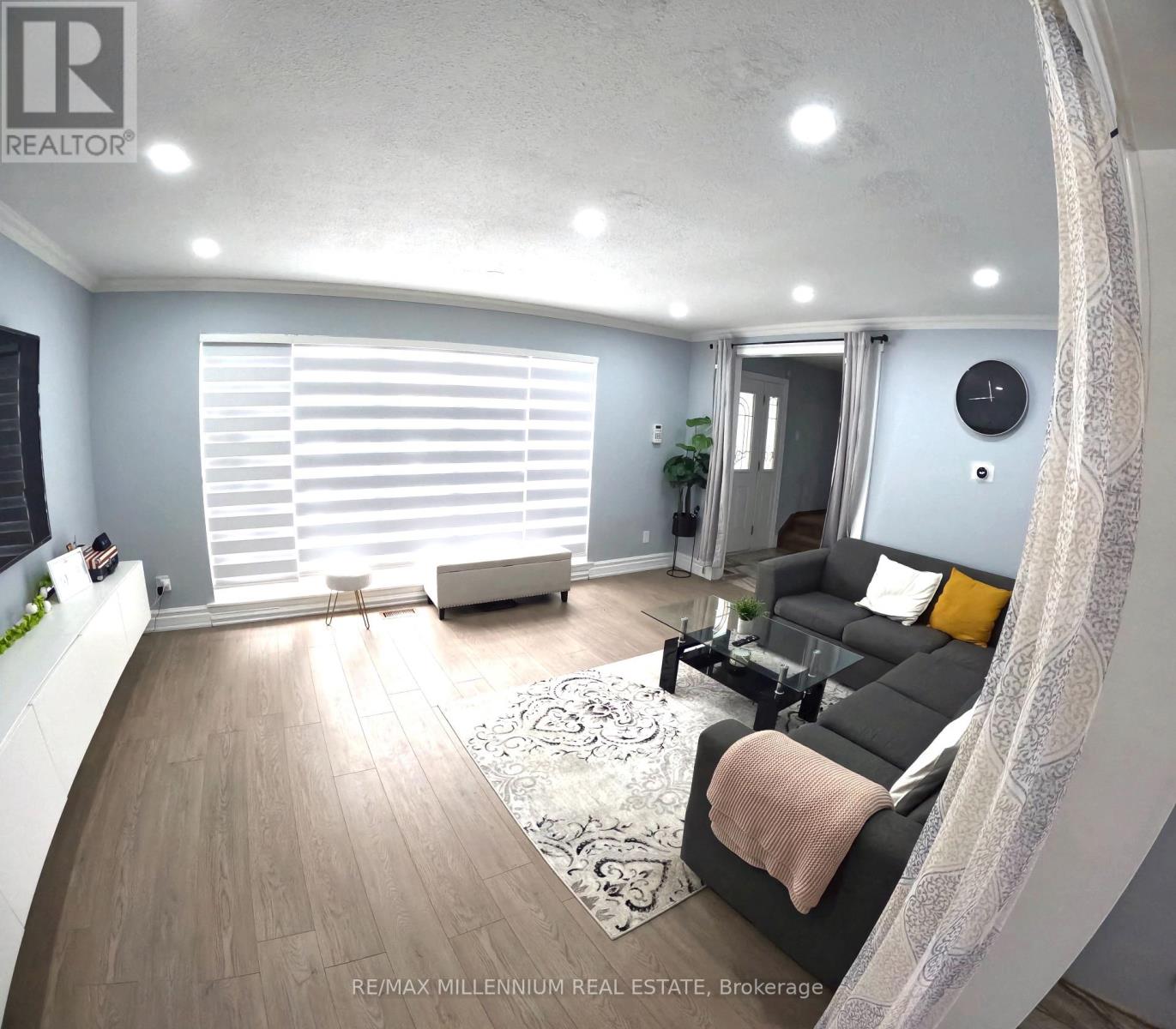 84 Dorset Drive S, Brampton, Ontario  L6T 2Y9 - Photo 4 - W12789804