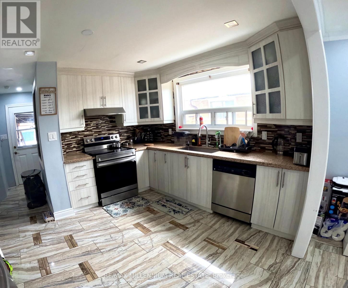 84 Dorset Drive S, Brampton, Ontario  L6T 2Y9 - Photo 8 - W12789804