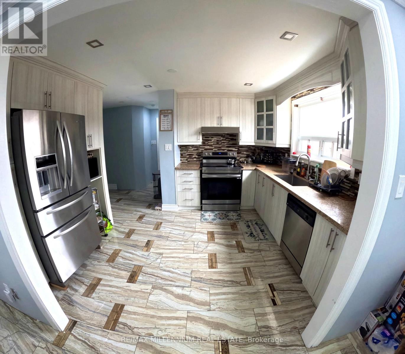 84 Dorset Drive S, Brampton, Ontario  L6T 2Y9 - Photo 7 - W12789804