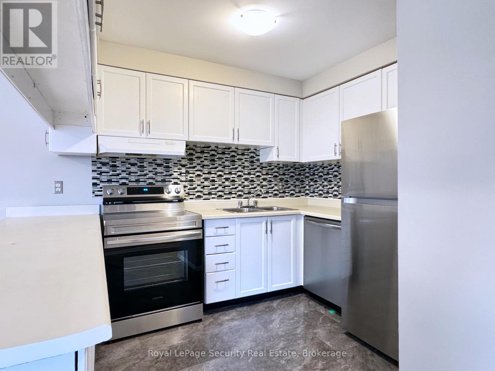 304 - 696 St Clair Avenue W, Toronto, Ontario  M6C 1B1 - Photo 2 - C12803794