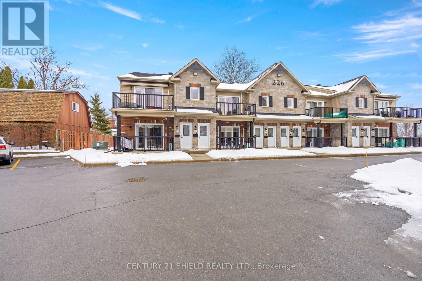 213 - 226 First Street E, Cornwall, Ontario  K6H 0G2 - Photo 5 - X12803818