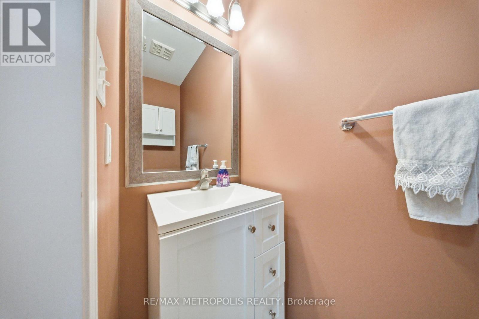 15 Boyd Crescent, Ajax, Ontario  L1Z 1Y3 - Photo 11 - E12803714