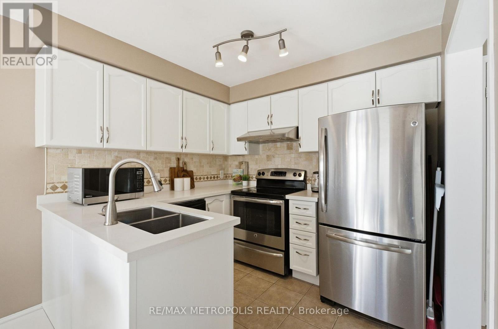 15 Boyd Crescent, Ajax, Ontario  L1Z 1Y3 - Photo 9 - E12803714