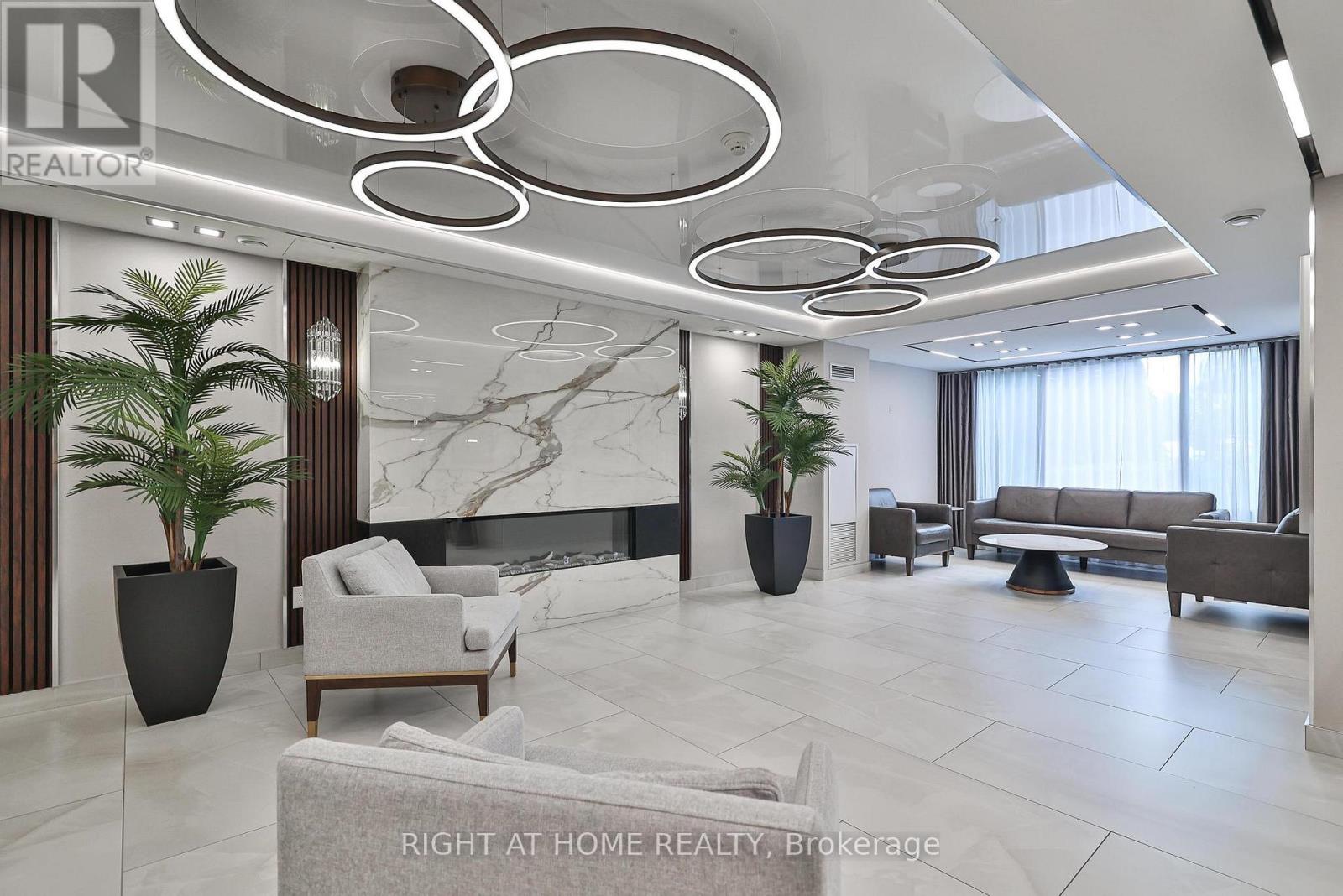 802 - 30 Harding Boulevard W, Richmond Hill, Ontario  L4C 9M3 - Photo 3 - N12472566