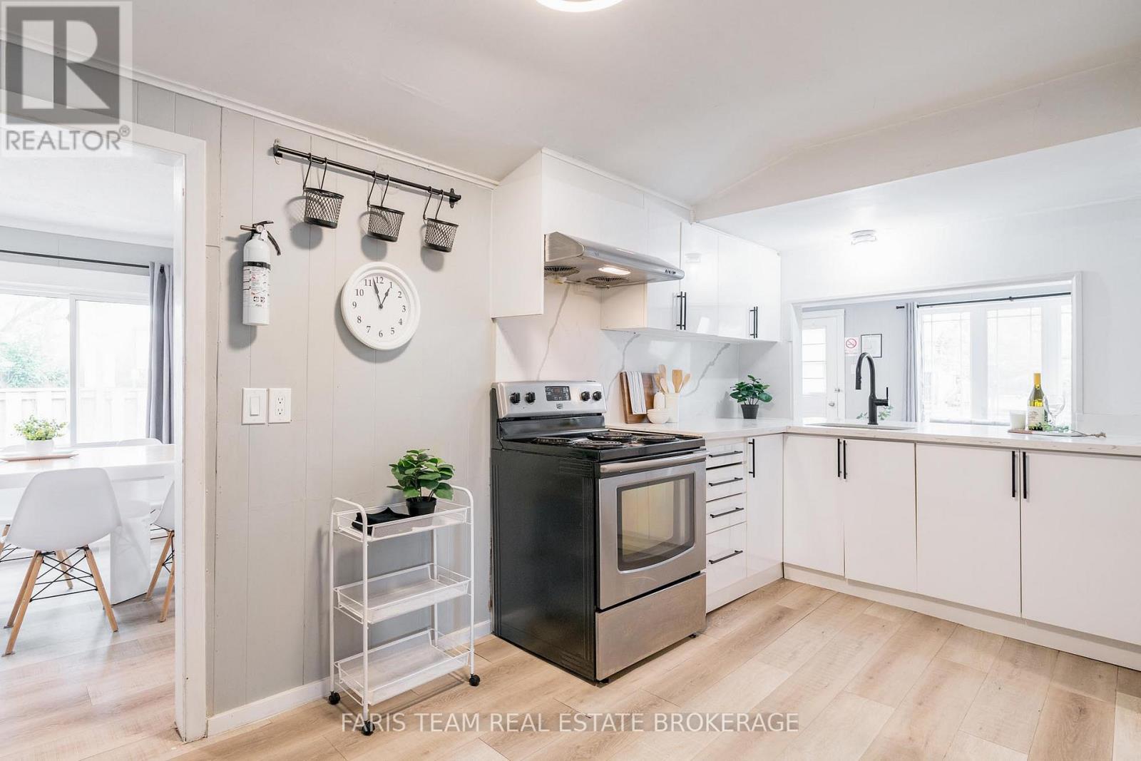 113 River Road E, Wasaga Beach, Ontario  L9Z 2L4 - Photo 5 - S12803678