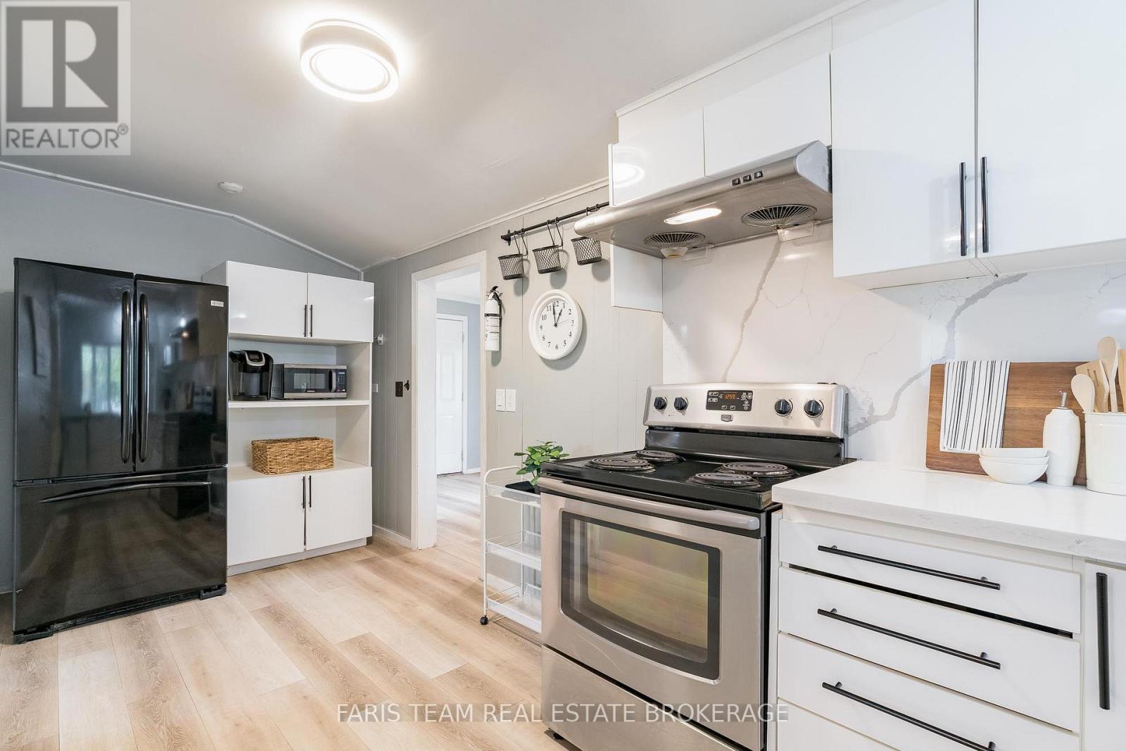 113 River Road E, Wasaga Beach, Ontario  L9Z 2L4 - Photo 7 - S12803678