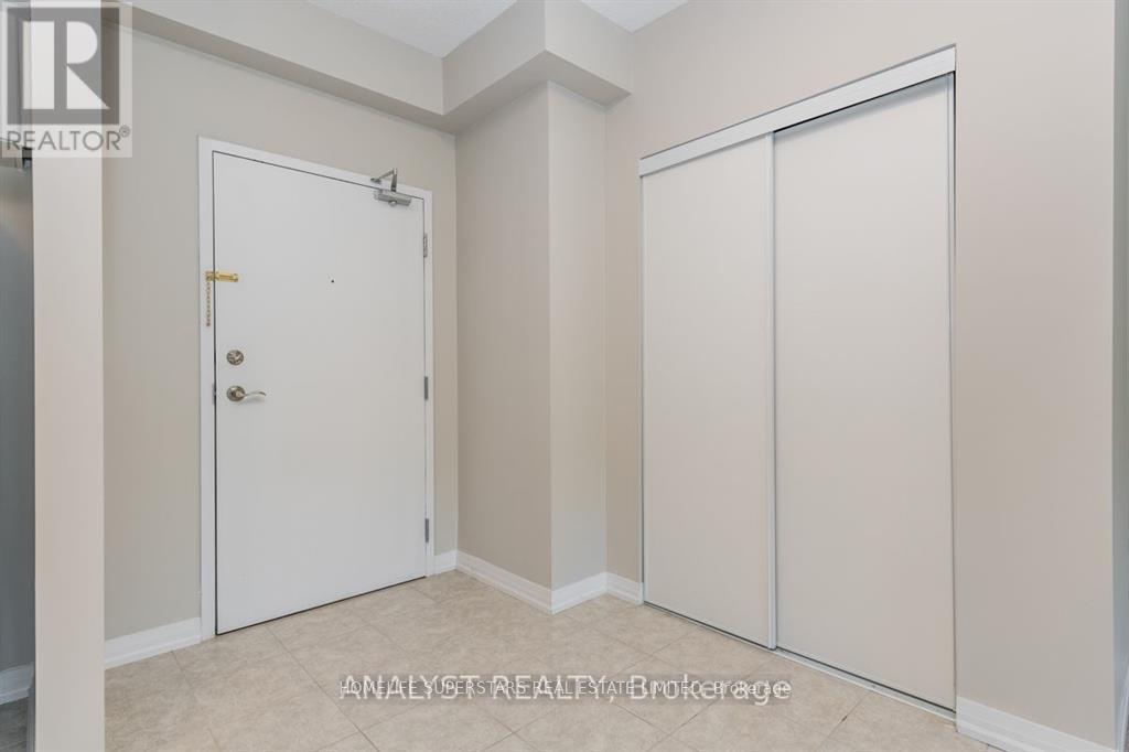 404 - 306 Essa Road, Barrie (0 West), Ontario  L9J 0H5 - Photo 5 - S12803744