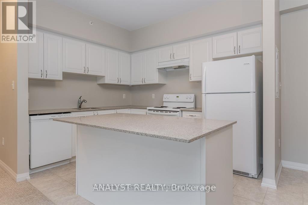 404 - 306 Essa Road, Barrie (0 West), Ontario  L9J 0H5 - Photo 9 - S12803744