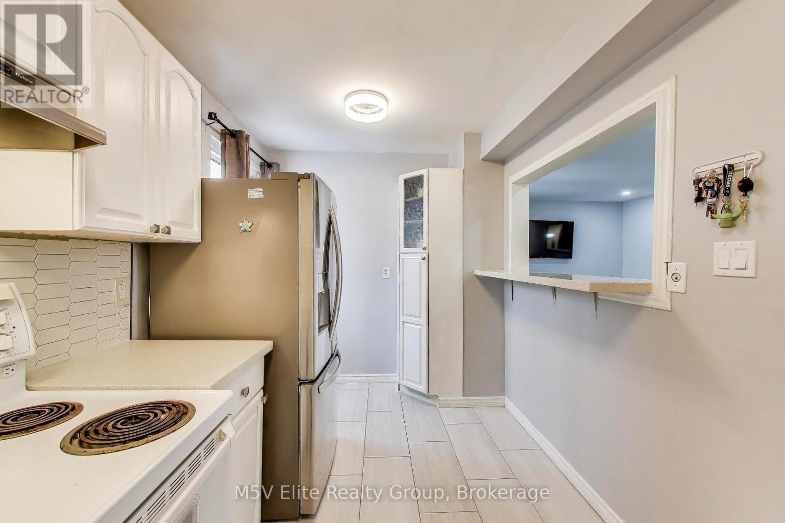 2 - 105 Dovedale Drive, Whitby, Ontario  L1N 1Z7 - Photo 13 - E12801448