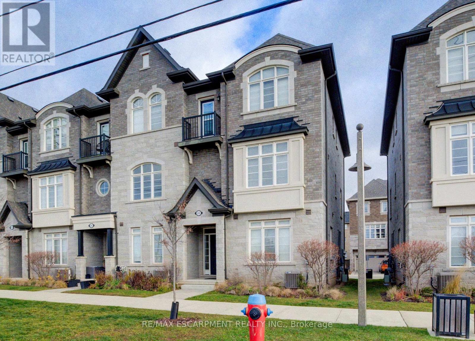 2285 Khalsa Gate, Oakville, Ontario  L6M 1P4 - Photo 3 - W12803676