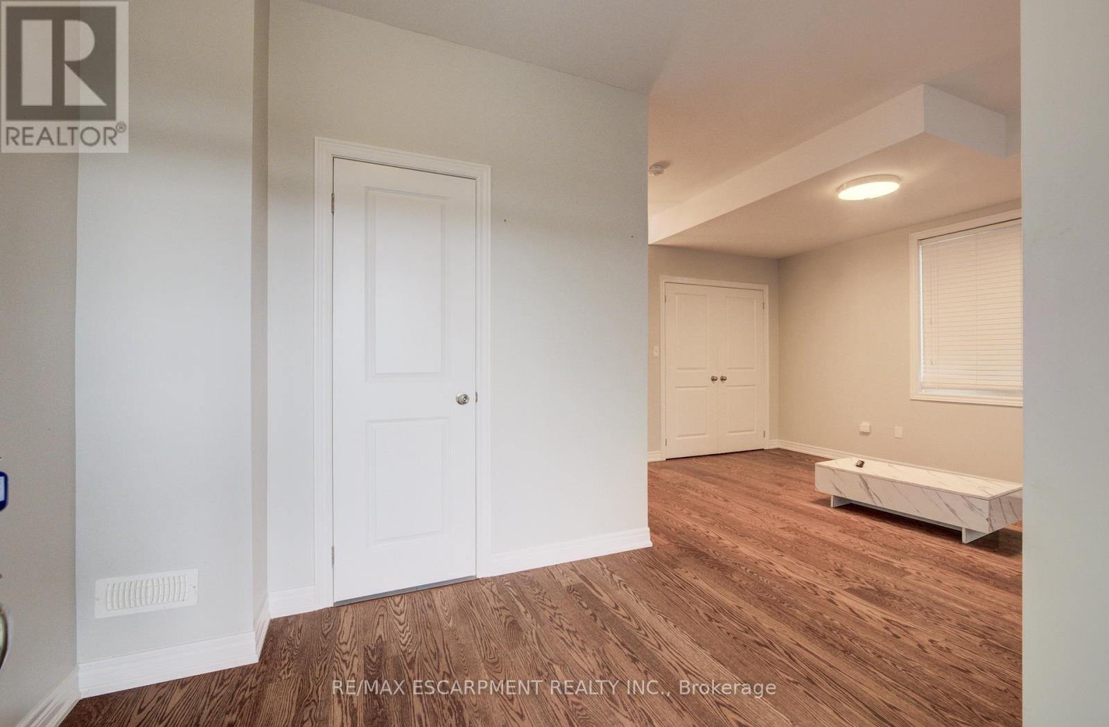 2285 Khalsa Gate, Oakville, Ontario  L6M 1P4 - Photo 5 - W12803676