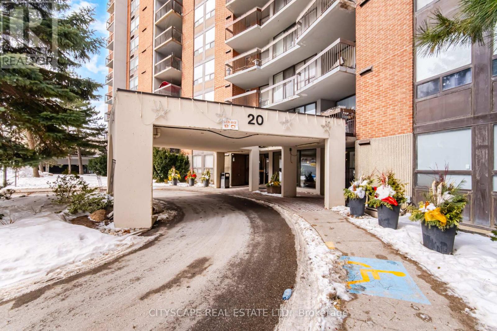 1706 - 20 Mississauga Valley Boulevard, Mississauga, Ontario  L5A 3S1 - Photo 2 - W12803680