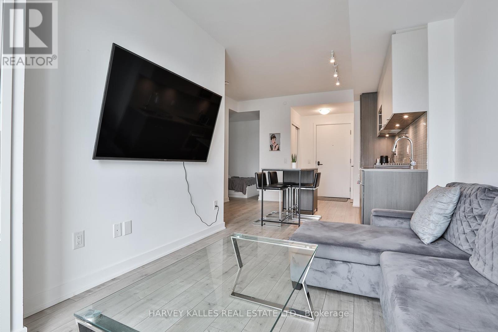 338 - 215 Lakeshore Road W, Mississauga (Port Credit), Ontario  L5H 1G5 - Photo 11 - W12803688