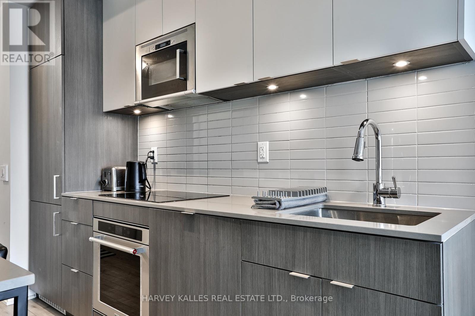 338 - 215 Lakeshore Road W, Mississauga (Port Credit), Ontario  L5H 1G5 - Photo 7 - W12803688