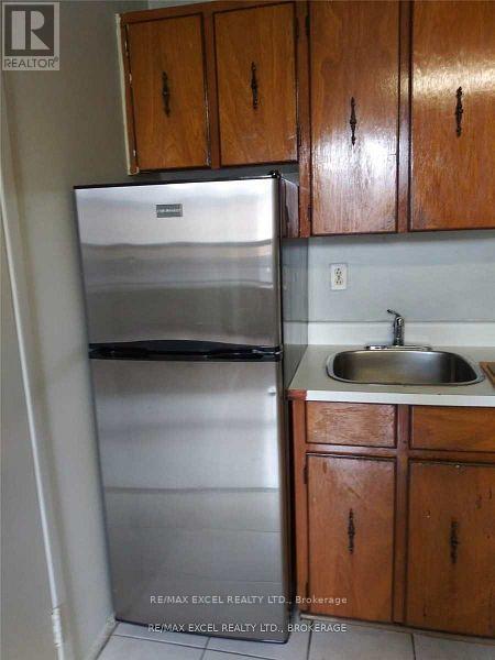 #2 - 2863 Dundas Street W, Toronto, Ontario  M6P 1Y9 - Photo 1 - W12803692