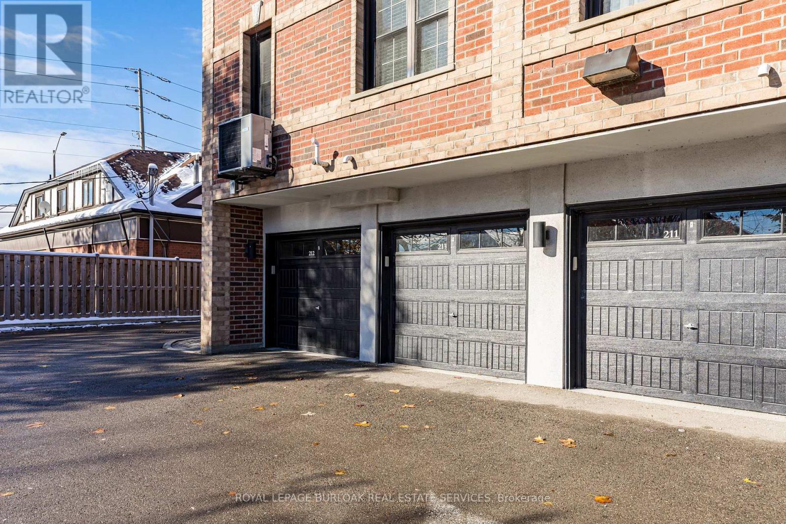 213 - 760 Lakeshore Road E, Mississauga, Ontario  L5E 1C7 - Photo 21 - W12803698