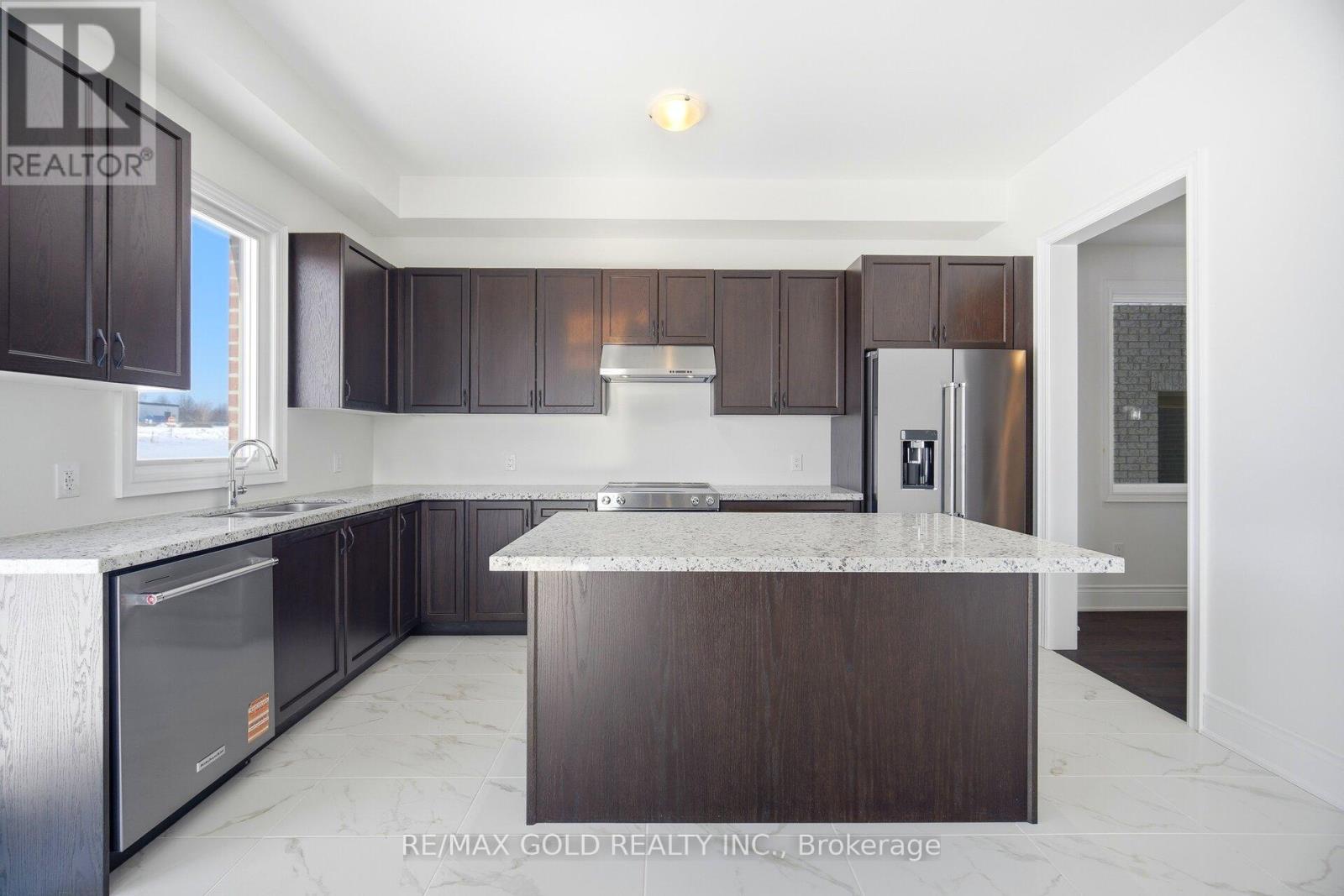 32 Addison Street, Caledon, Ontario  L7C 4N2 - Photo 10 - W12803704