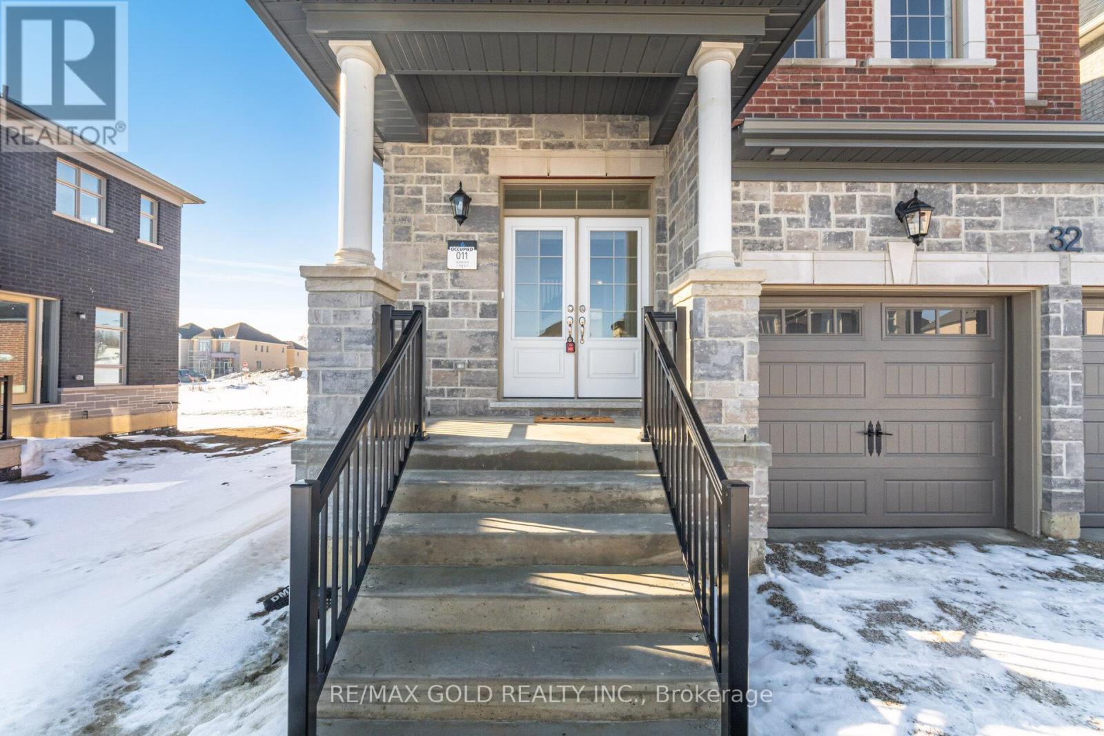 32 Addison Street, Caledon, Ontario  L7C 4N2 - Photo 3 - W12803704