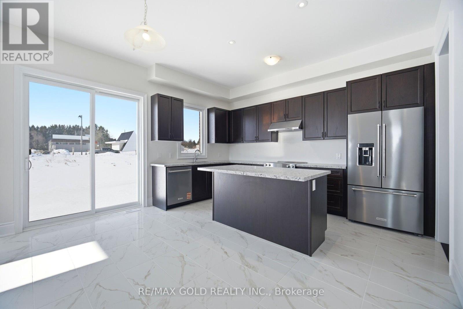 32 Addison Street, Caledon, Ontario  L7C 4N2 - Photo 9 - W12803704