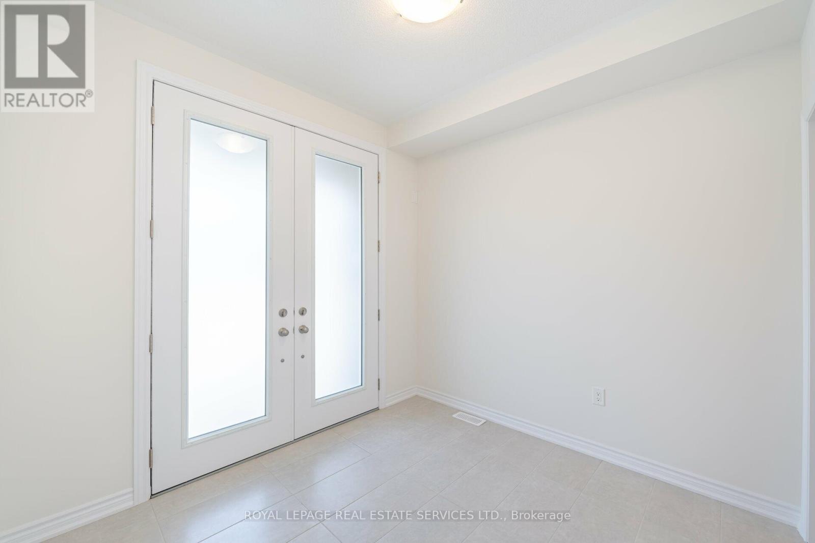 99 Camino Real Drive, Caledon, Ontario  L7C 4M1 - Photo 3 - W12803718