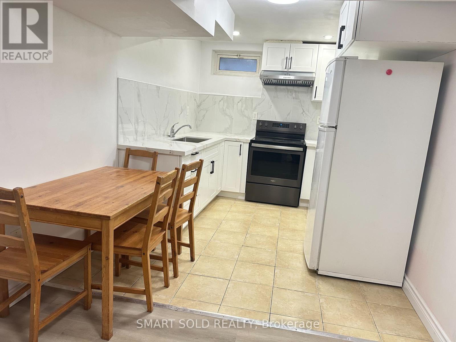 4211 Murray Hill Crescent, Mississauga, Ontario  L5C 4J6 - Photo 12 - W12803726