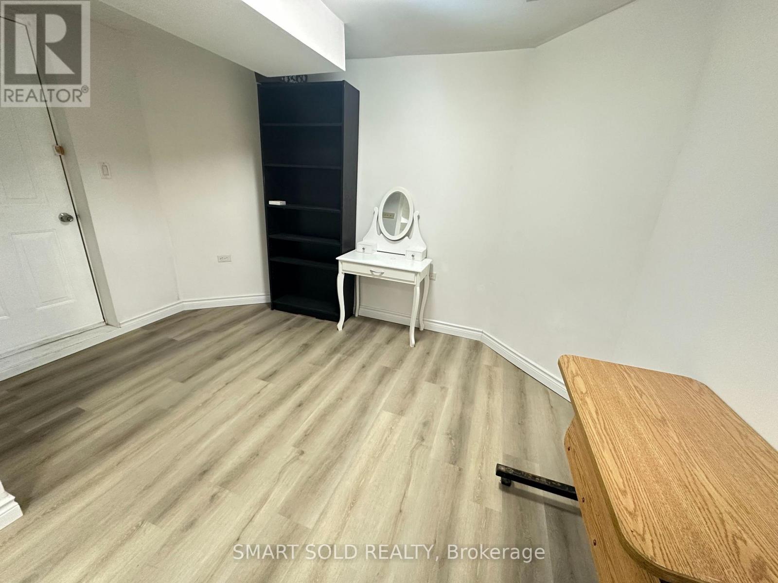 4211 Murray Hill Crescent, Mississauga, Ontario  L5C 4J6 - Photo 3 - W12803726