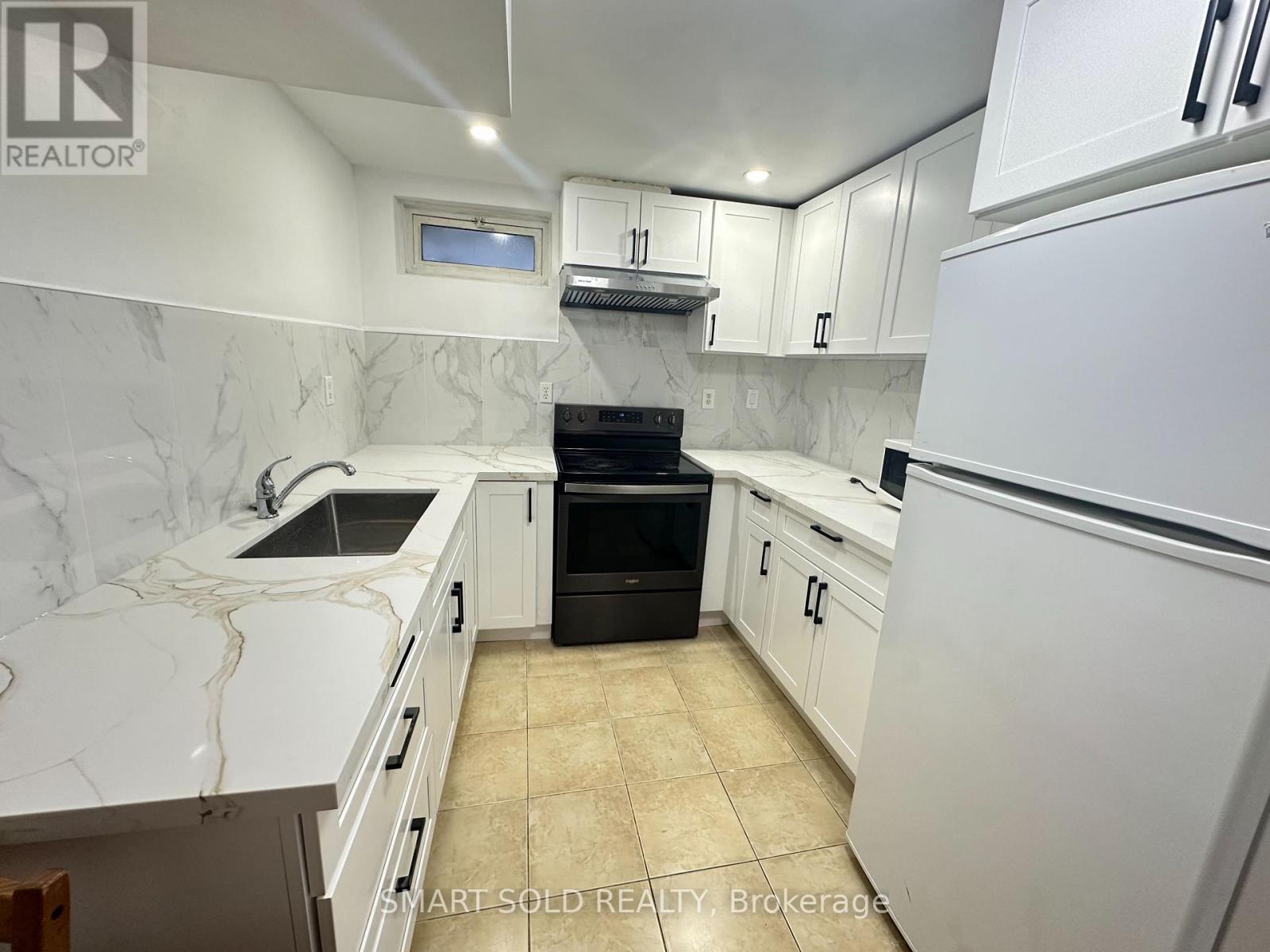 4211 Murray Hill Crescent, Mississauga, Ontario  L5C 4J6 - Photo 4 - W12803726