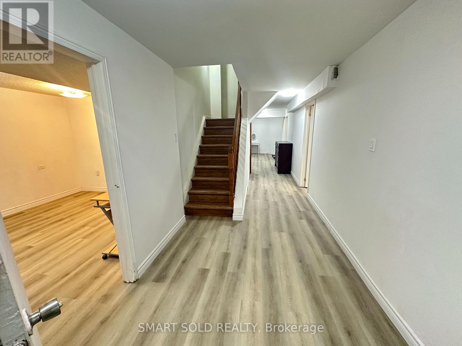 4211 Murray Hill Crescent, Mississauga, Ontario  L5C 4J6 - Photo 7 - W12803726