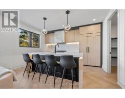 855 TENTH STREET, Mississauga, Ontario