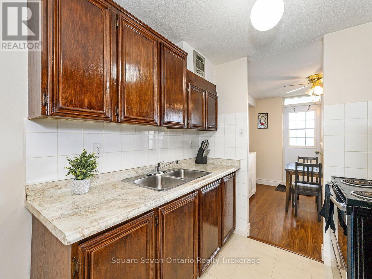 1109 - 3120 Kirwin Avenue, Mississauga, Ontario  L5A 3R2 - Photo 15 - W12803748