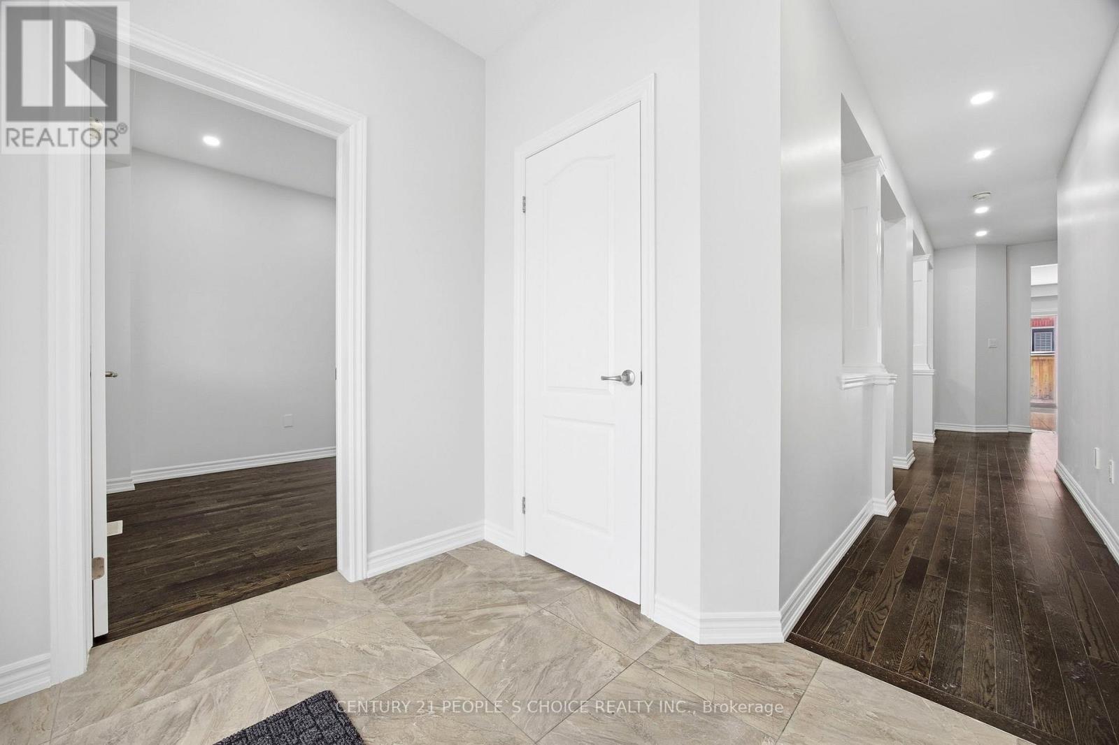 16 Bucksaw Street, Brampton, Ontario  L7A 4R1 - Photo 4 - W12803752