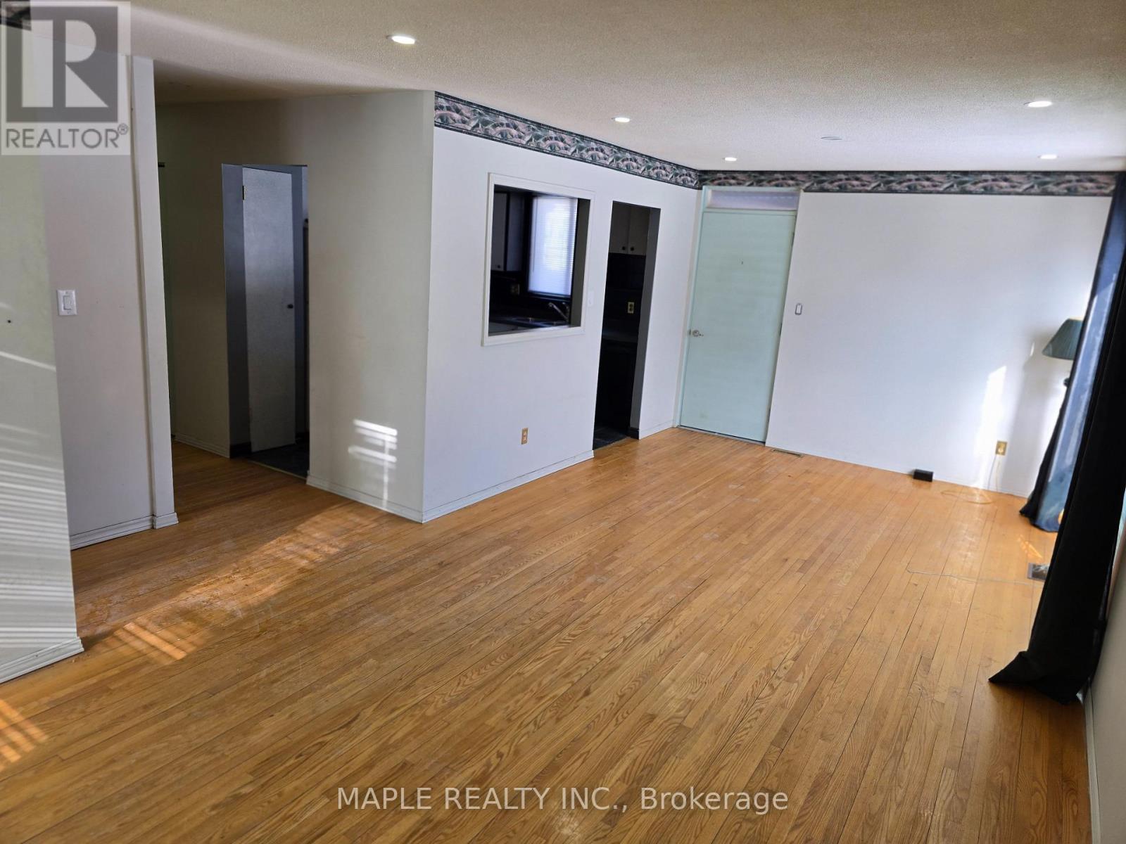 68 Epsom Downs Drive, Brampton (Southgate), Ontario  L6T 1Y8 - Photo 8 - W12803768