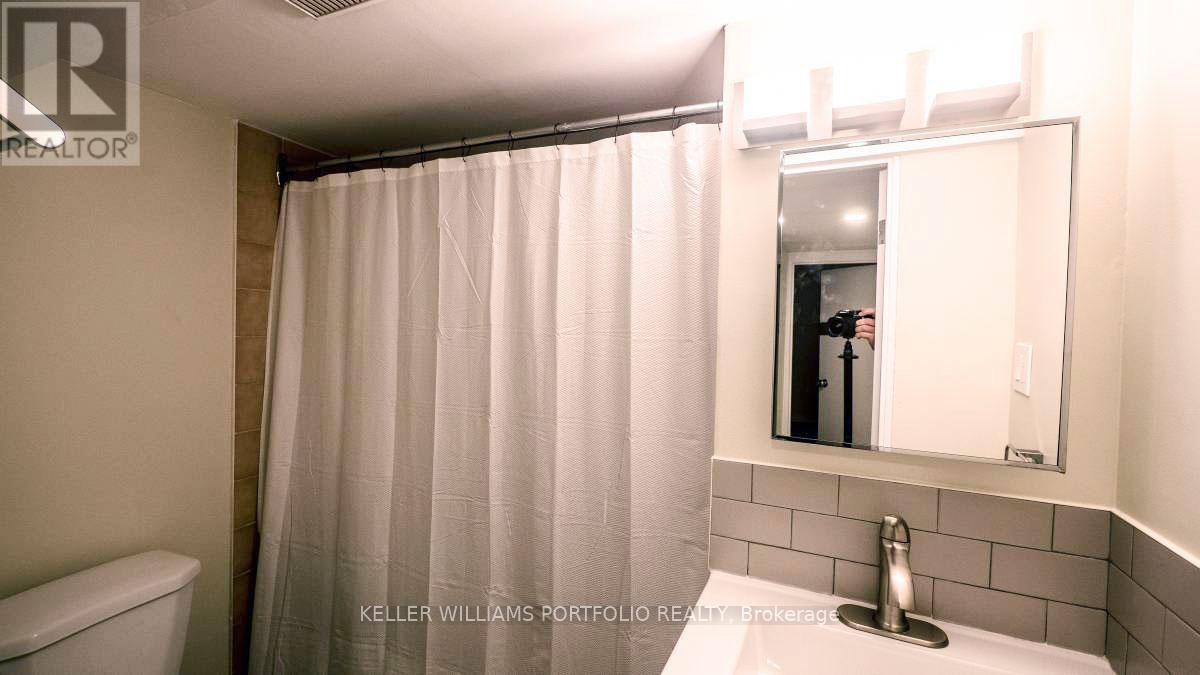 Lower - 128 Lambton Avenue, Toronto, Ontario  M6N 2S9 - Photo 5 - W12803786