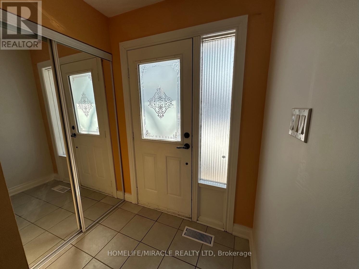2064 Millway Gate, Mississauga, Ontario  L5L 1R3 - Photo 5 - W12803816