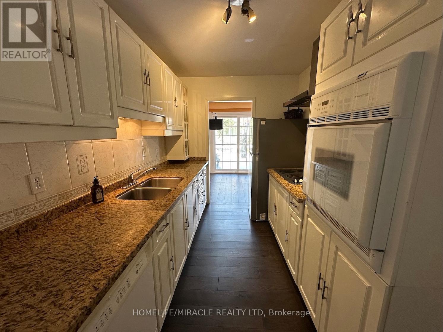 2064 Millway Gate, Mississauga, Ontario  L5L 1R3 - Photo 7 - W12803816