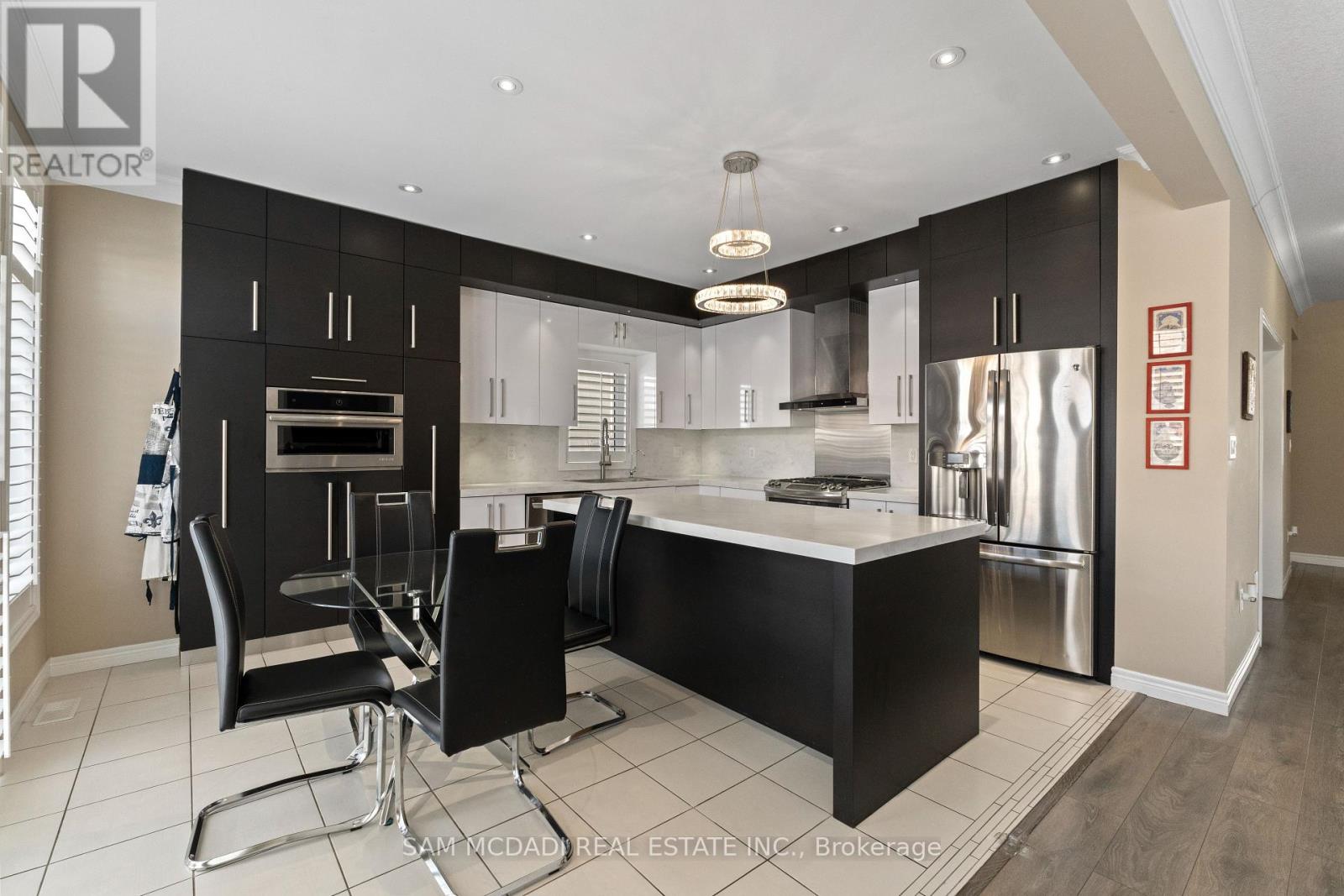 235 Fair Street, Hamilton, Ontario  L9K 0B9 - Photo 5 - X12803804