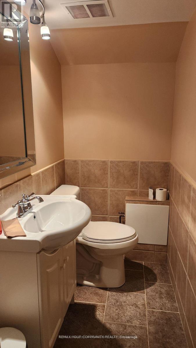 114 Simcoe Street, Peterborough (Town Ward 3), Ontario  K9H 2H4 - Photo 11 - X12803824