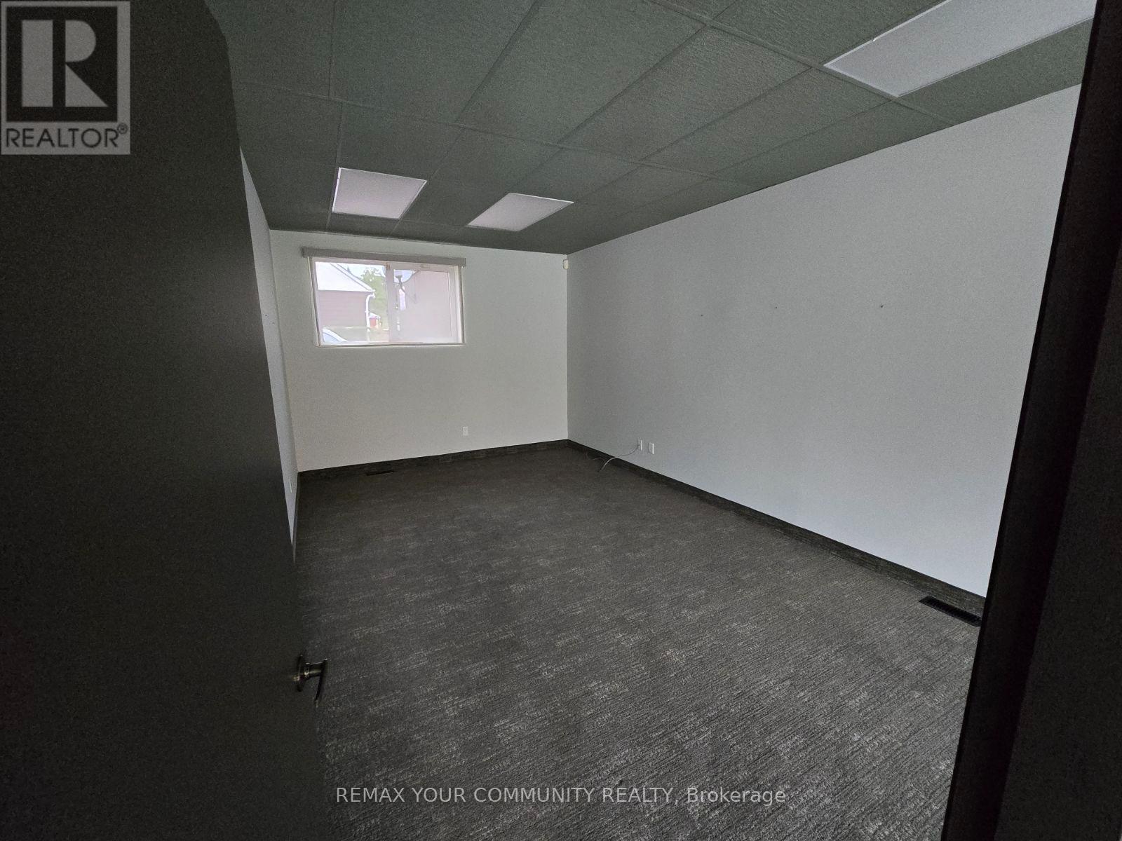 114 Simcoe Street, Peterborough (Town Ward 3), Ontario  K9H 2H4 - Photo 6 - X12803824