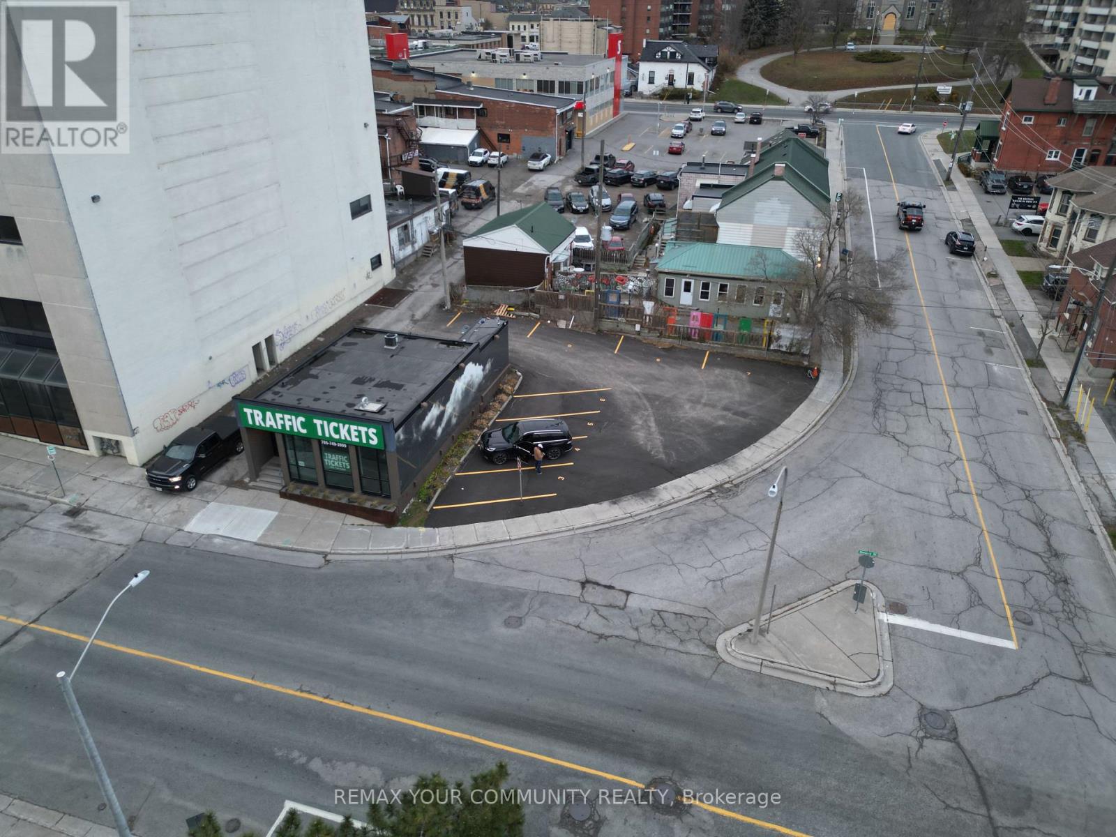 Lower - 114 Simcoe Street, Peterborough (Town Ward 3), Ontario  K9H 2H4 - Photo 3 - X12803834