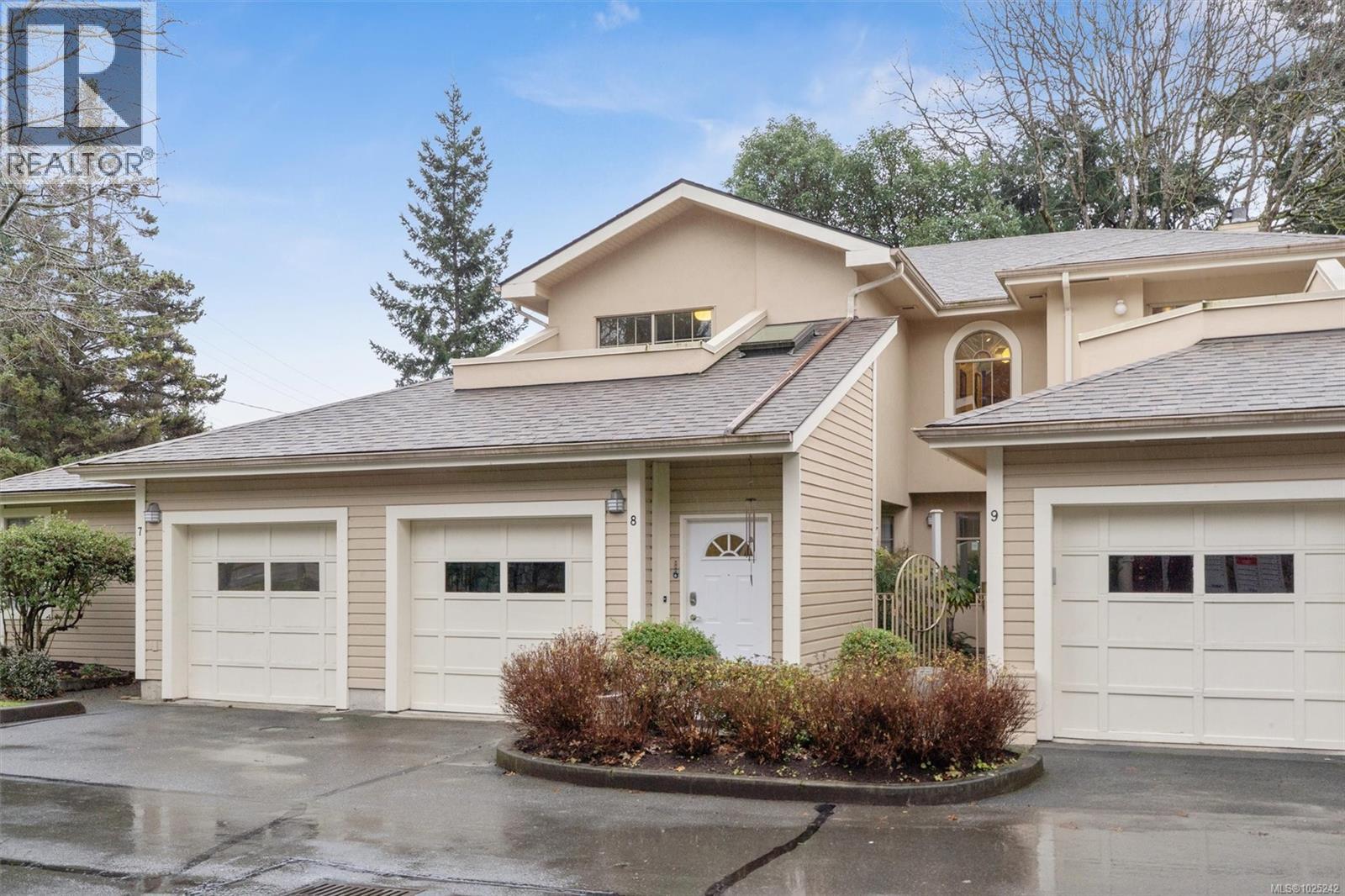 8 909 Admirals Rd, Esquimalt, British Columbia  V9A 2P1 - Photo 1 - 1025242