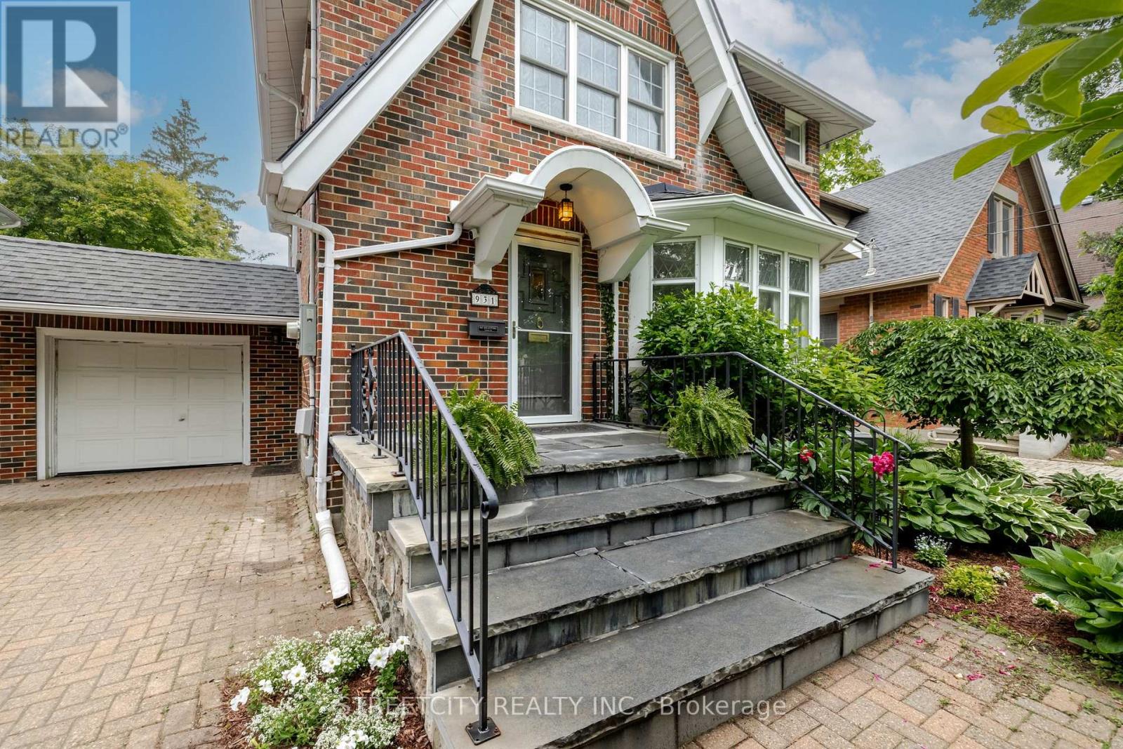 931 Waterloo Street, London East, Ontario  N6A 3X2 - Photo 2 - X12803888