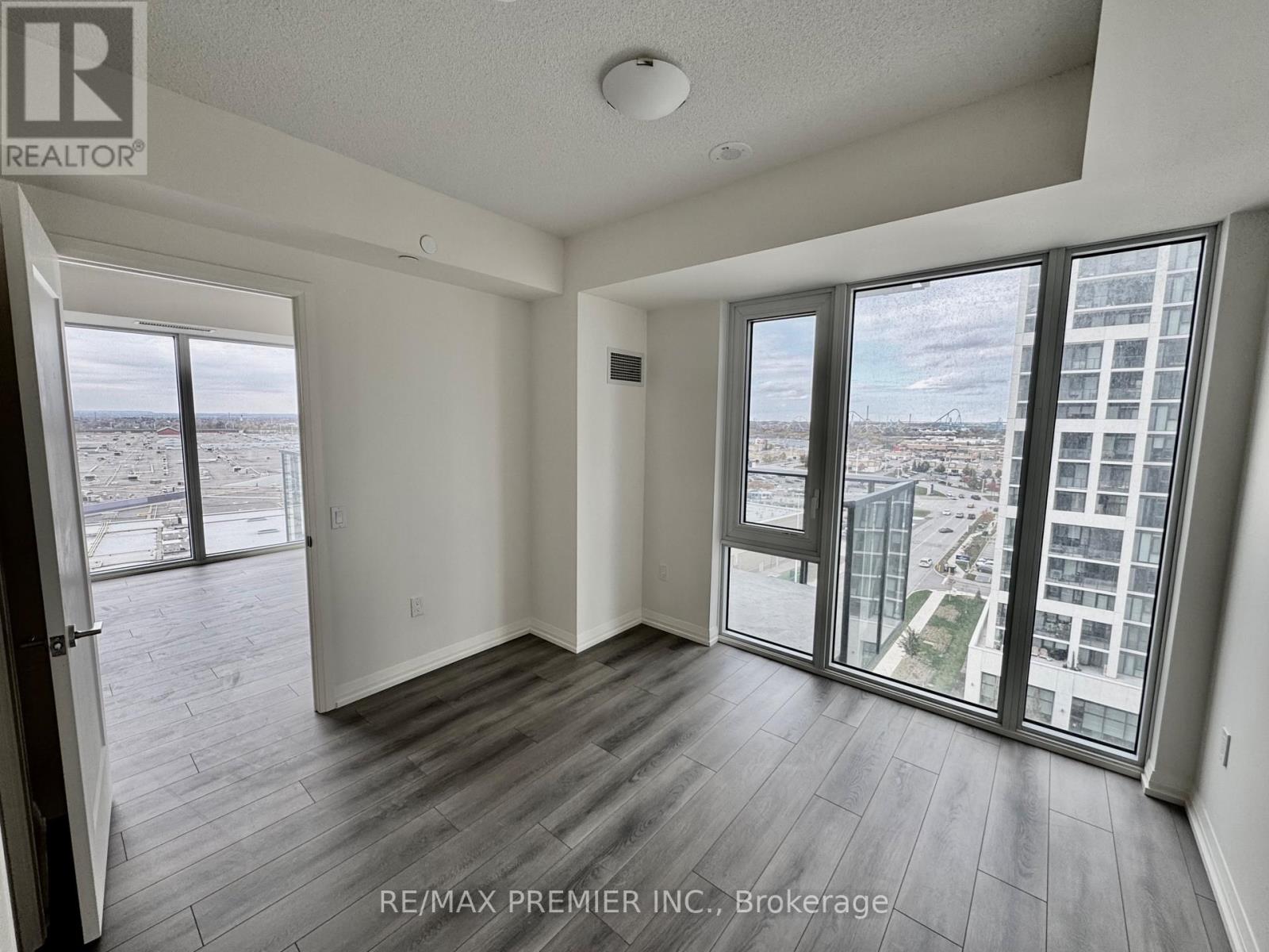 909 - 27 Korda Gate, Vaughan, Ontario  L4K 2M9 - Photo 7 - N12762020